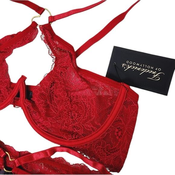 Frederick's of Hollywood Red Lace Bra & Panty Set NWT Crotchless Cheeky Lingerie - Picture 5 of 11